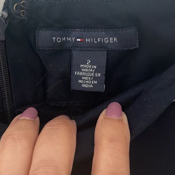 Tommy Hilfiger‎ Navy Maxi Skirt. Size 2 - Picture 4 of 9